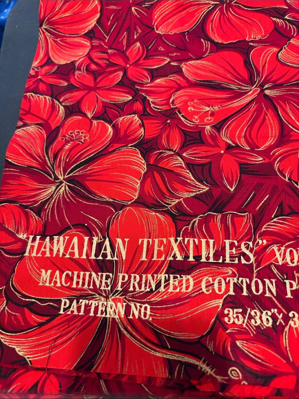 Vintage huge piece VHY Hawaiian Textiles Red Floral‎ Cotton Fabric 34 x 112